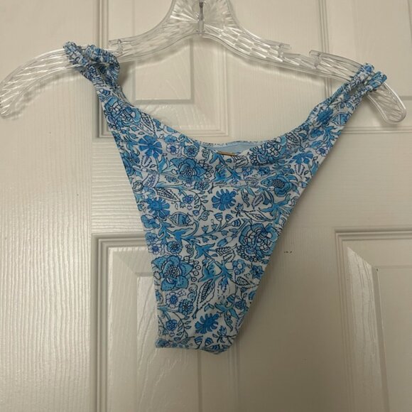 Hollister Blue Floral Bikini Set - Picture 6 of 7